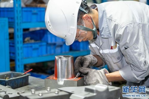 专精特新看中国 产教融合 助力 冰冷的钢铁变成工业艺术品