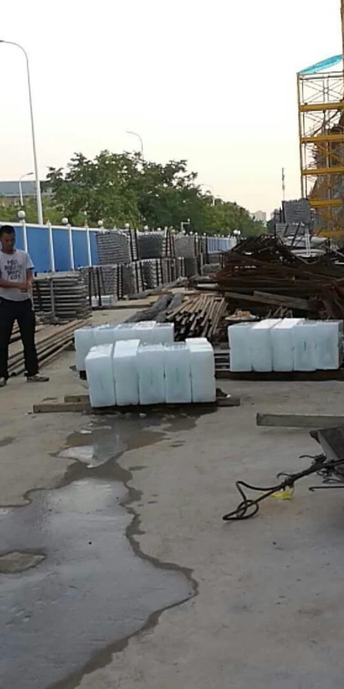 武汉冰块批发市场 降温与工业用冰的便捷供应
